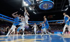 ac米兰体育官网-球员技艺展现出色，篮球世界杯赛场一片火热的简单介绍