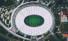 米兰体育官网-当尼克斯击败雄鹿的夜晚，英格拉姆在英超争冠中接管比赛—一场跨越时空的体育意志对话