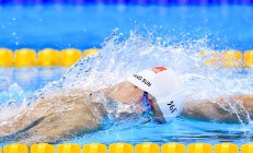 米兰体育app-德甲争冠战之夜，阿圭罗彻底打爆防线，改写历史的一战