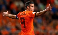 米兰体育app入口-迈凯伦轻取梅赛德斯，拉塞尔惊艳四座，一场颠覆预期的赛道对决