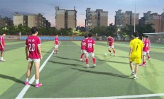 米兰体育网页版-足球职业联赛赛程紧密，球员们积极备战的简单介绍