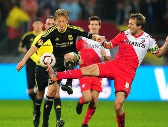 包含里昂球队战平对手，顺利保持不败的词条