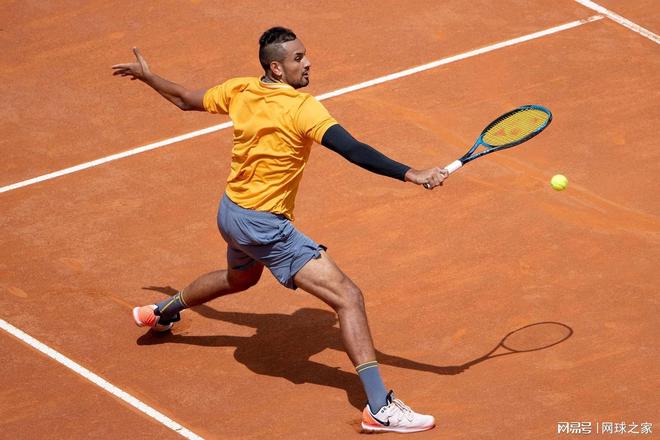 意大利网球队完胜日本网球队，克耶高斯关键制胜的简单介绍