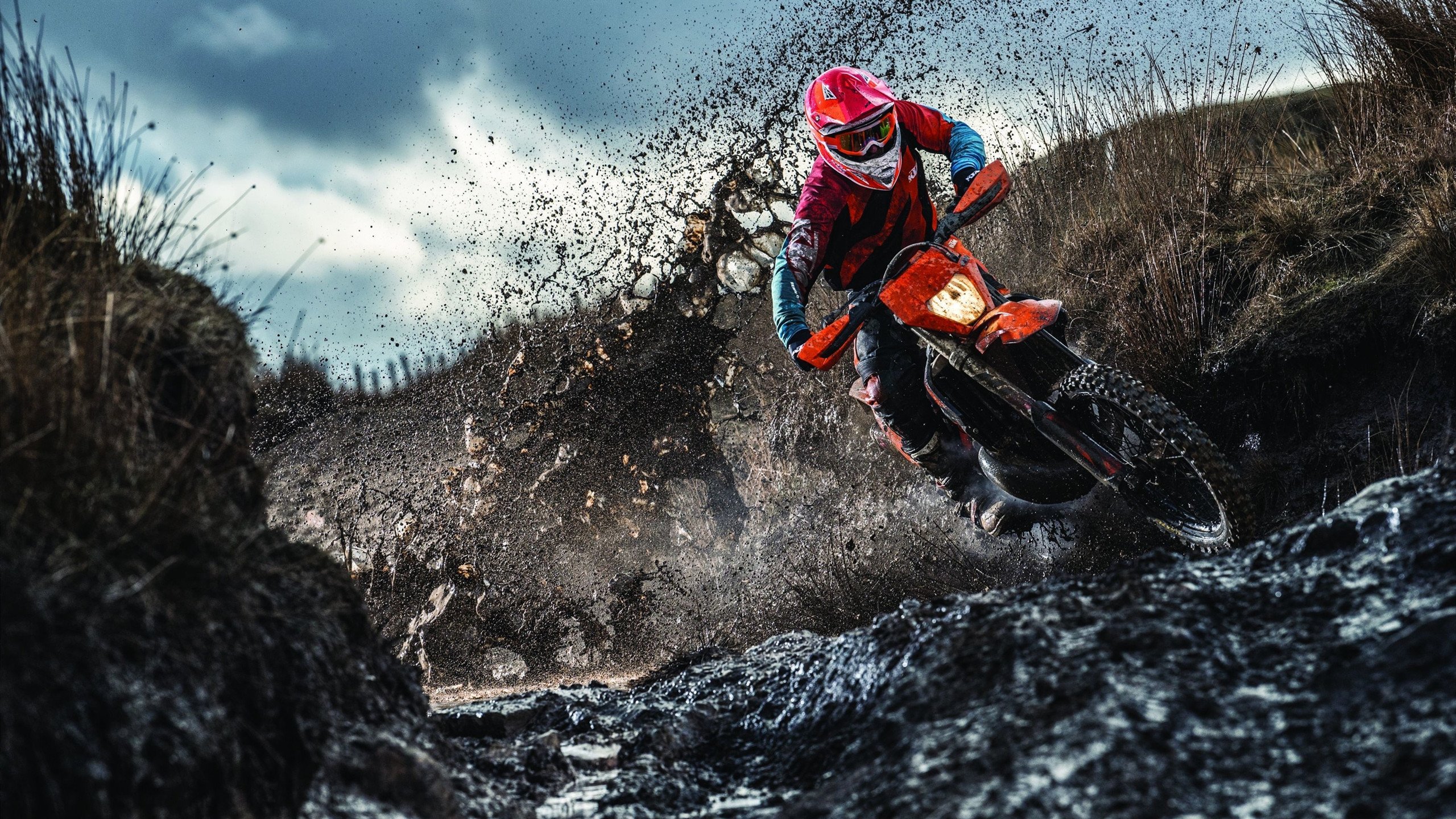 当东方铁骑击碎非洲雄鹰，诺坎普的国王正加冕王冠—体育世界里的唯一性瞬间