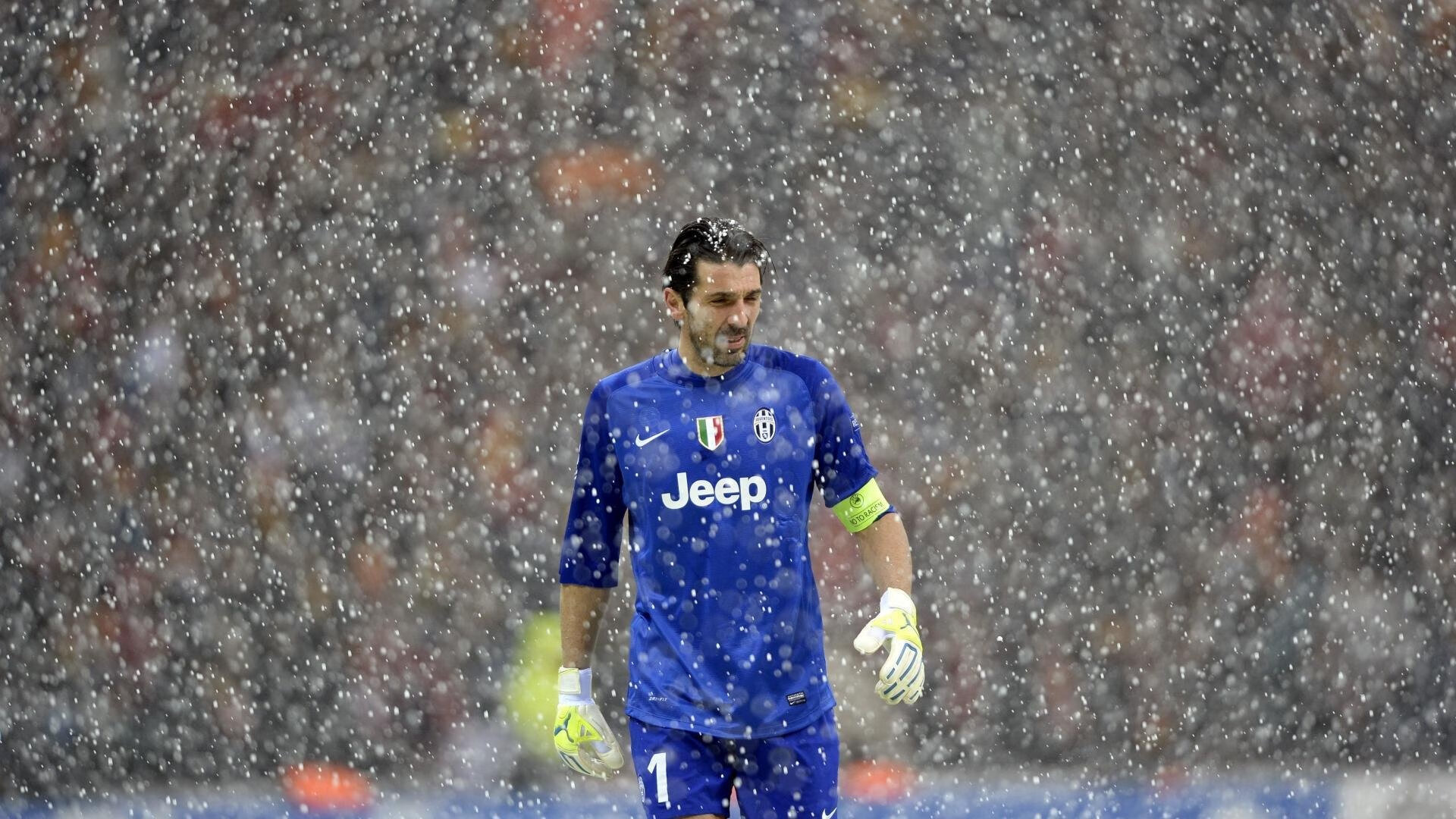 F1新赛季揭幕战之夜，李刚仁关键战不手软，体育精神的双重奏